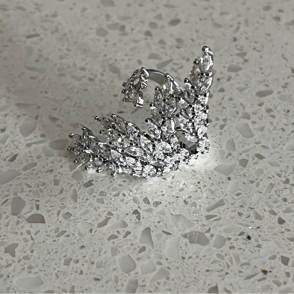 Leaf‎ Shaped Cuff Ring With Shiny Cubic Zirconia Stones - Picture 7 of 9